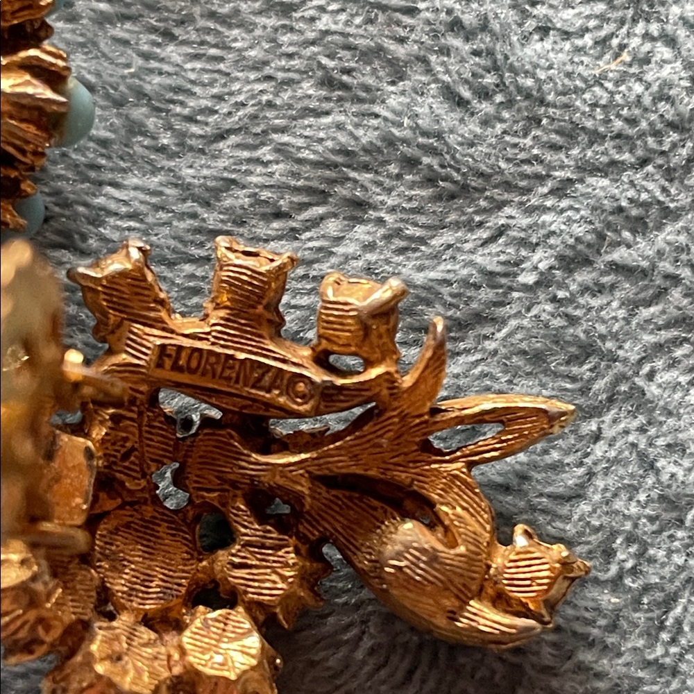 Florenza clip on earrings - Picture 3 of 4